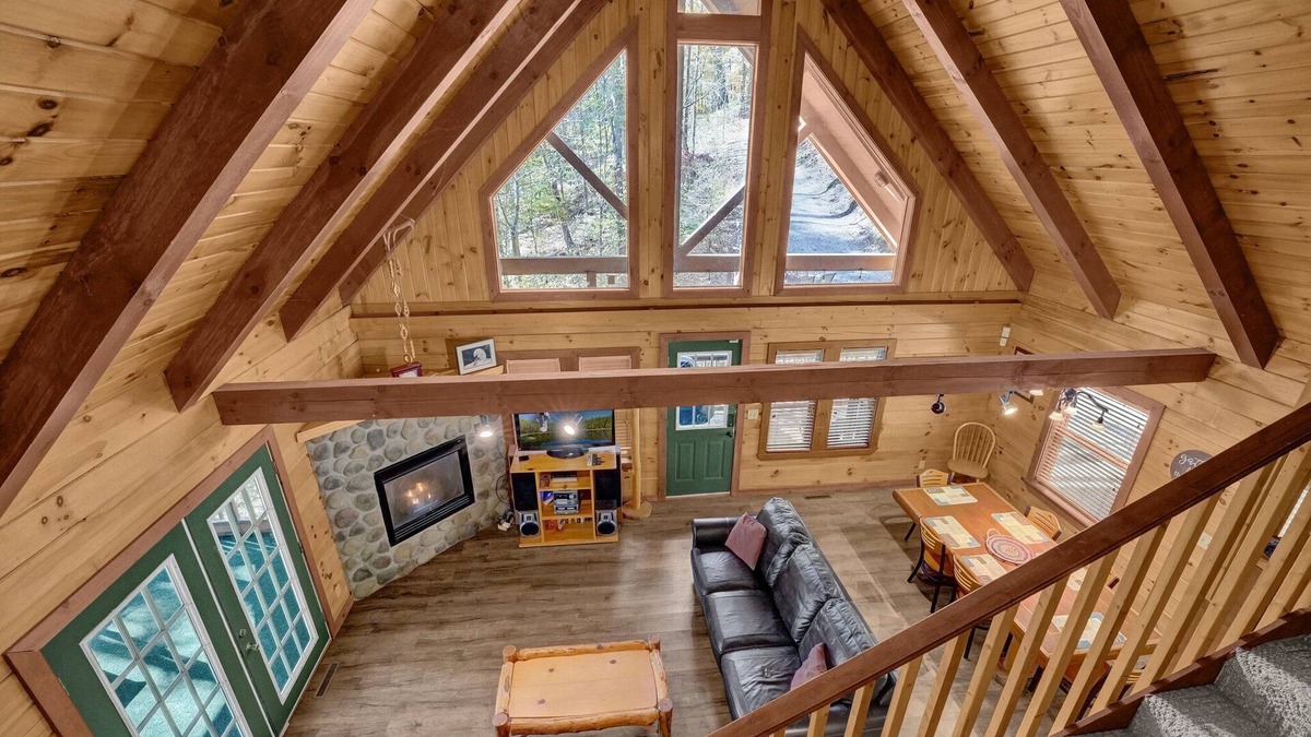 Rockbridge Cabin | Chickadee Cabin (Hocking Hills area)