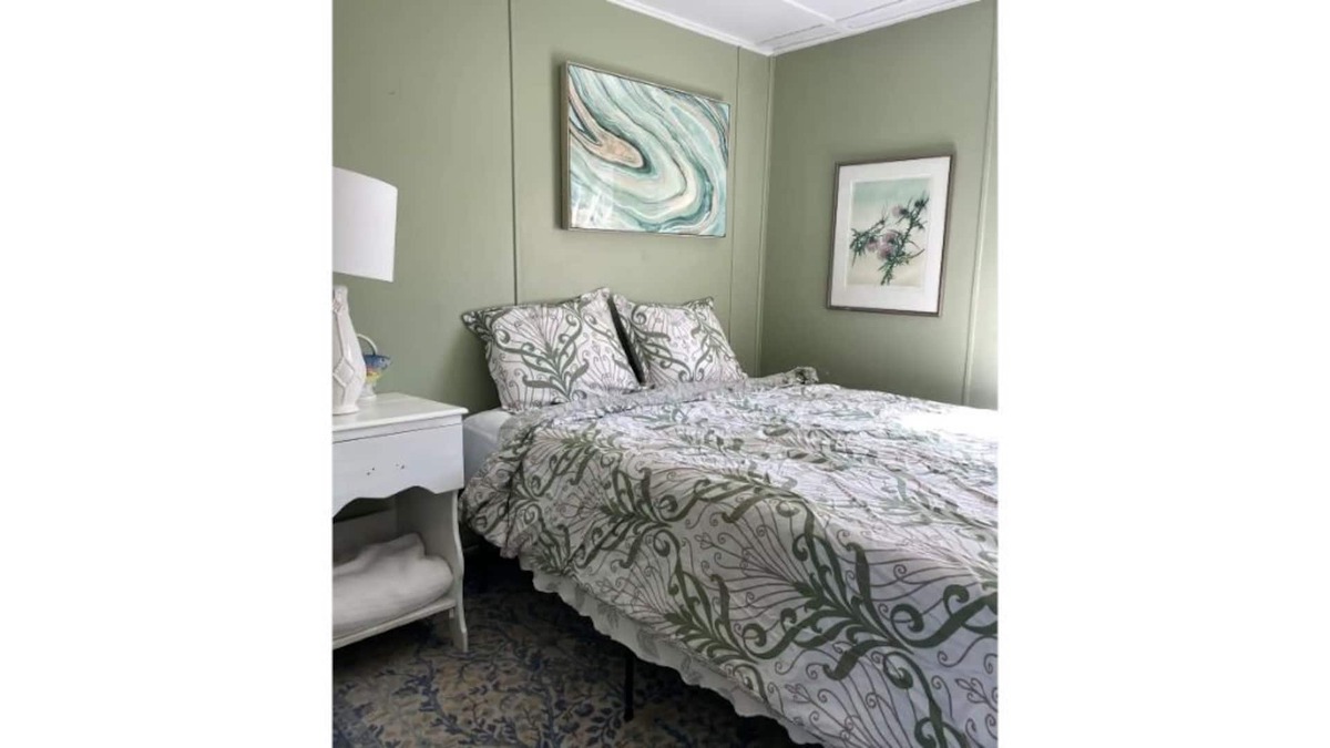 Rockaway Beach Cottage | Chickadee Camp- Original RR cabin, light & bright
