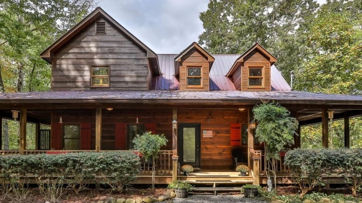 Eagle Mountain Cabin | Chicken Coop-3/3, Paved Roads, hot tub, dog friendly, FENCED, WIFI, 5 acres