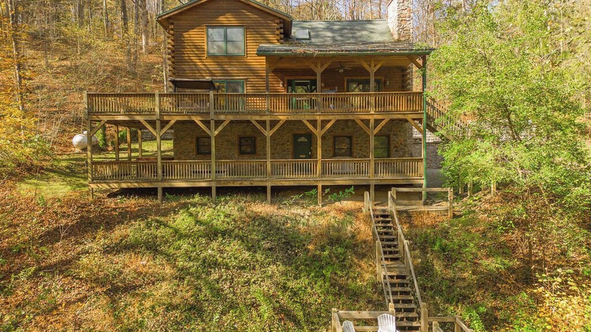 Farmington Cabin | Chief Nemacolin's Lodge | 3BR, 3BA, Hot Tub, Fireplace, Private & Spacious, Sleeps 14!