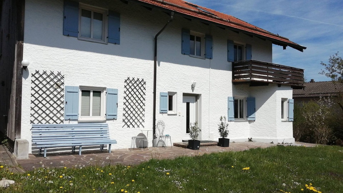 Rimsting Apartment | ChiemseeZeit - large beautiful apartment with balcony, terrace & garden in Rimsting