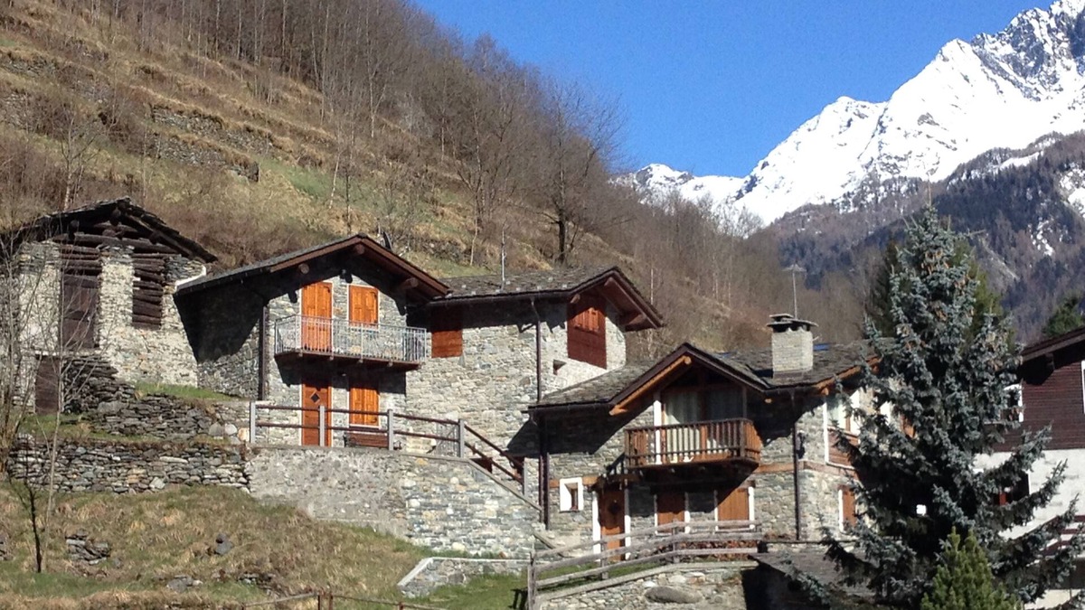 Chiesa in Valmalenco Cabin | Chiesa in Valmalenco Stone House