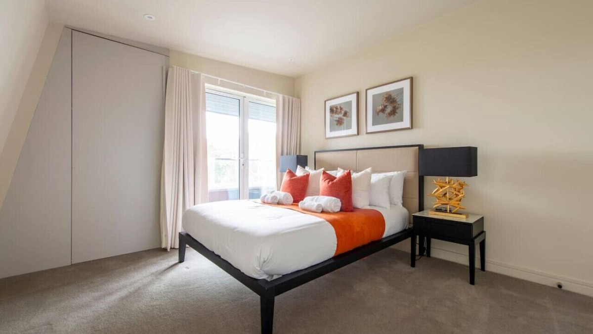 Chigwell Apartment | Chigwell 1BR + Study Escape