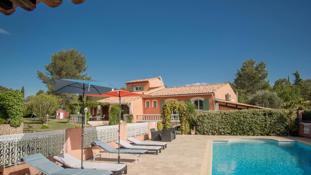 Bagnols-en-Foret House | Child-friendly holiday home with pool
