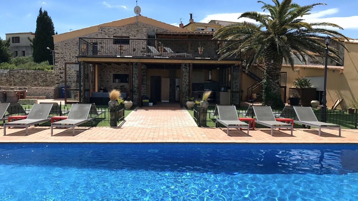 Garriguella Villa | child-friendly holiday home with private swimming pool. 17->28 people
