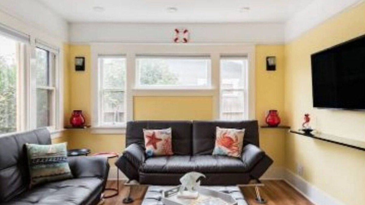 Eastside House | Child & Pet friendly: Catherine’s Charming Cottage