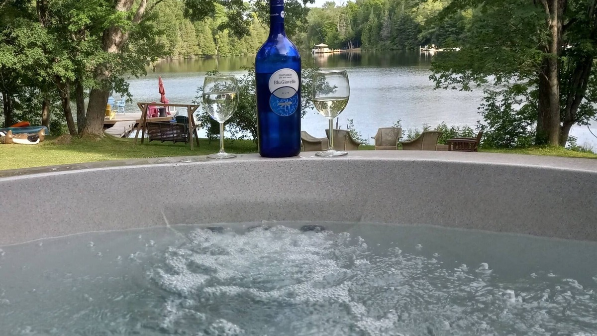Wollaston Cottage | Child/Pet Friendly CottagenLoon Calls - Zoom Calls