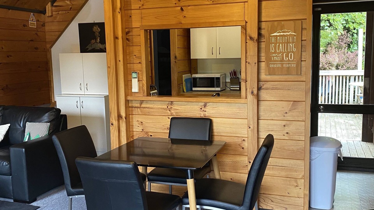 Ohakune Ski Chalet | Chill cabin with outside spa