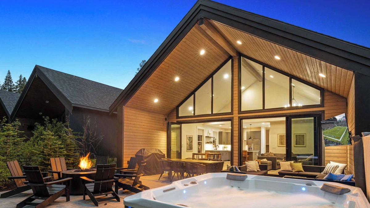 Roslyn House | Chill, Grill & Soak | Forest Hot Tub, Firepit, BBQ