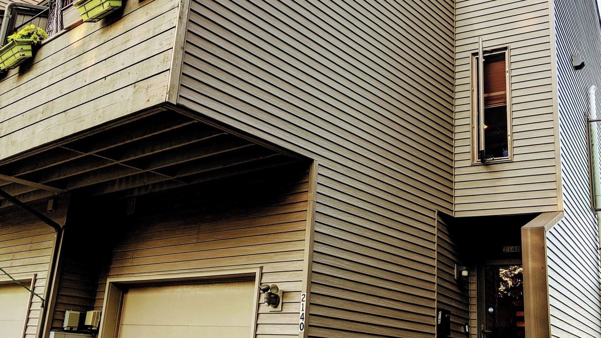Oshkosh House | Chill Lake Channel 'Brewhouse' Townhouse: 2 bedrooms on Lake Winnebago