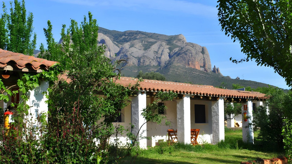 Murillo de Gallego House | Chill-out nature bungalow overlooking the Riglos mountains.