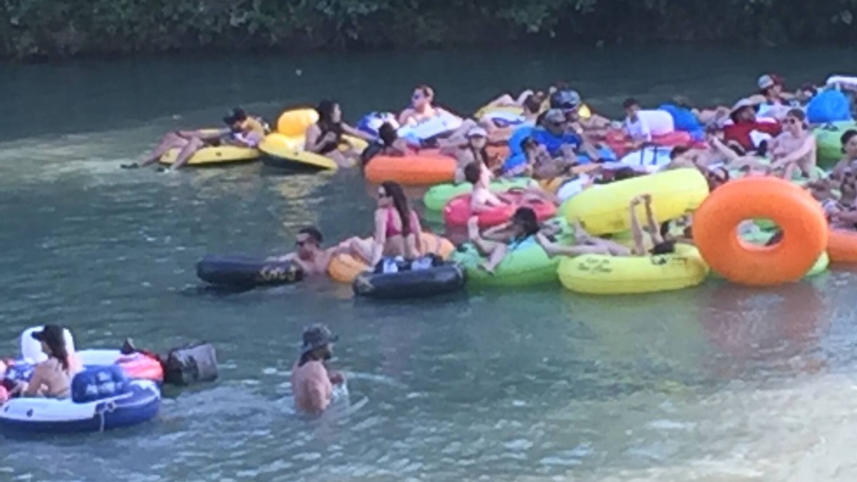 Martindale House | Chill out one the riverTUBING,PARTYING,RELAXING.