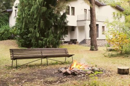 Konstancin-Jeziorna Villa | Chill&SPA Villa 30 min od Warszawy, Jacuzzi, Sauna, Sport