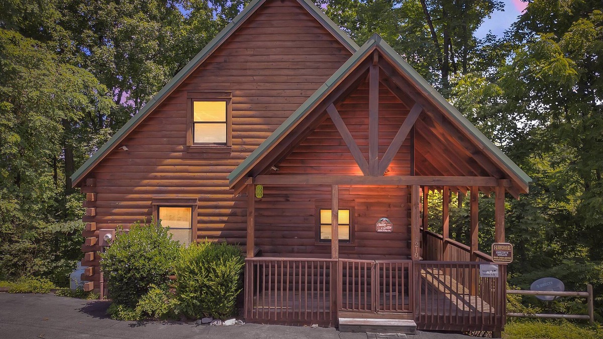 Caton Cabin | Chillin N Grillin - Cozy Pet-Friendly Cabin with Hot Tub & Mountain Views!