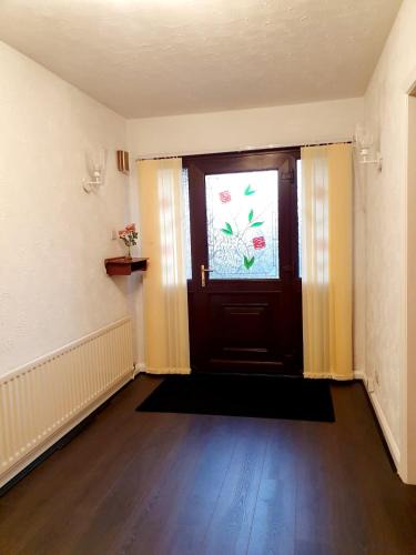 Tamworth Apartment | Chimes-Company & Family Stay, 2 Bedroom House + Free parking
