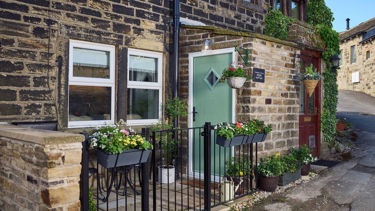 Hepworth Cottage | CHIMNEY COTTAGE, pet friendly, character holiday cottage in Hepworth