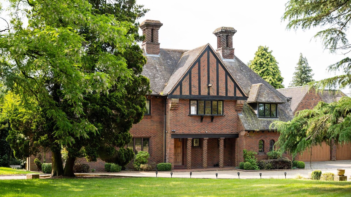 Iverley House | Chimneys Hot Tub Country Escape