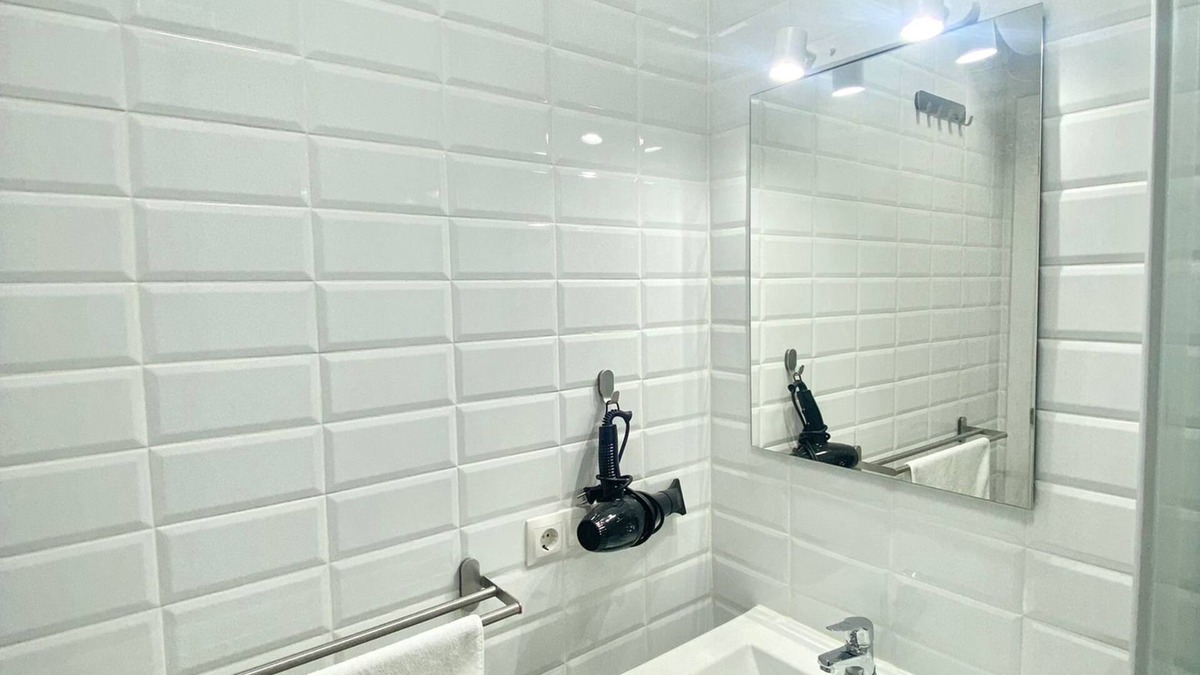 Pradolongo Apartment | China Town Madrid 01