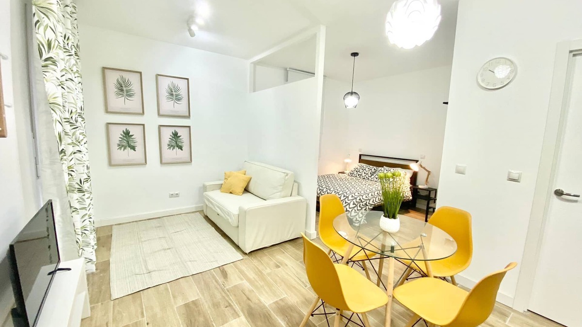 Almendrales Apartment | China Town Madrid 02