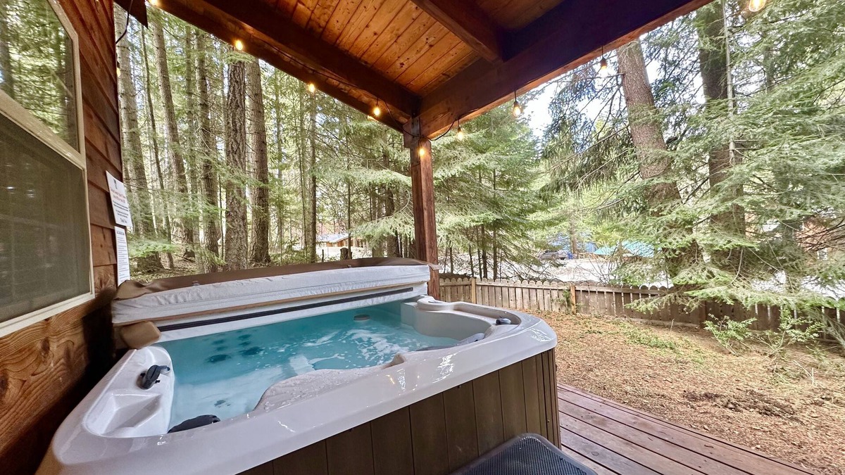Leavenworth Cabin | Chipmunk Lodge-Hot Tub, WIFI, Close to Golf/Lake