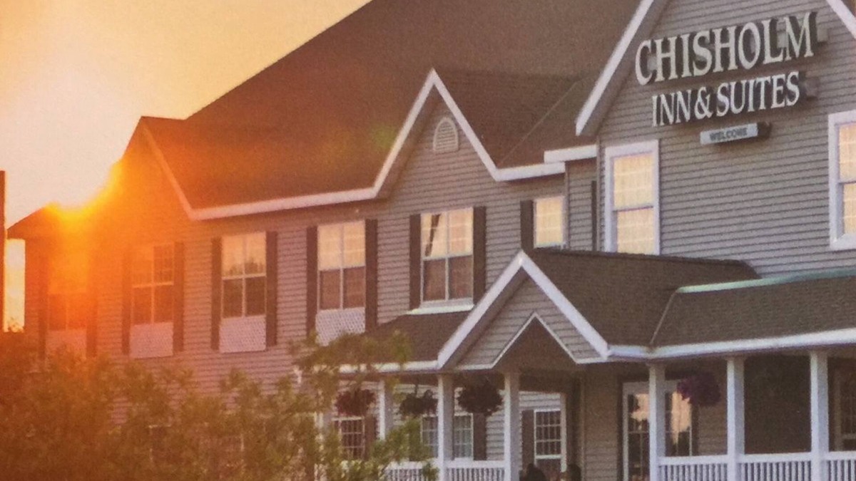 Chisholm Hotel | Chisholm Inn & Suites