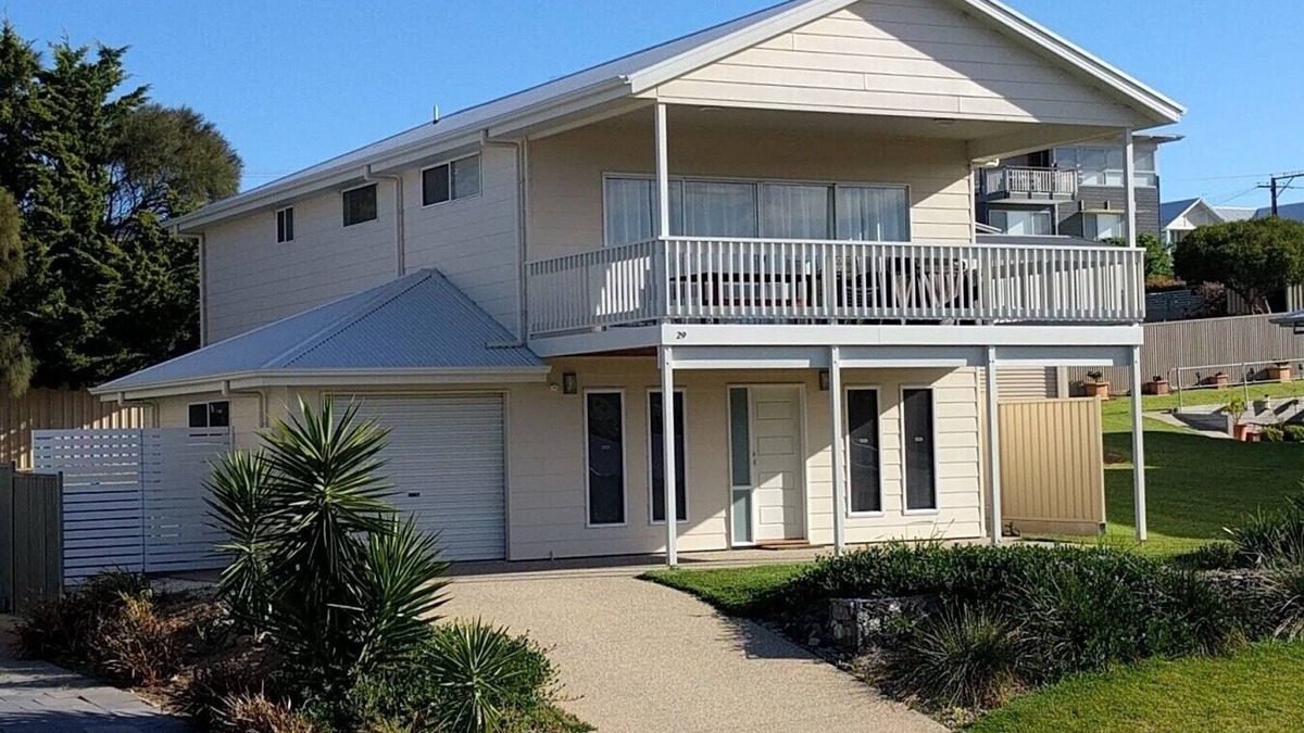 Hayborough House | Chiton Drift - the perfect beach getaway