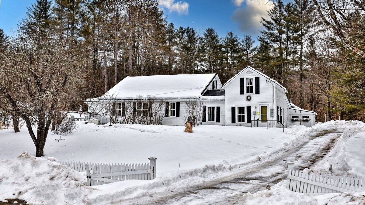 East Haven  Rutland County Other | Chittenden Farmhouse: Historic 4BR/2BA, 20 Min to Killington, 7 Min to Mountaintop Resort