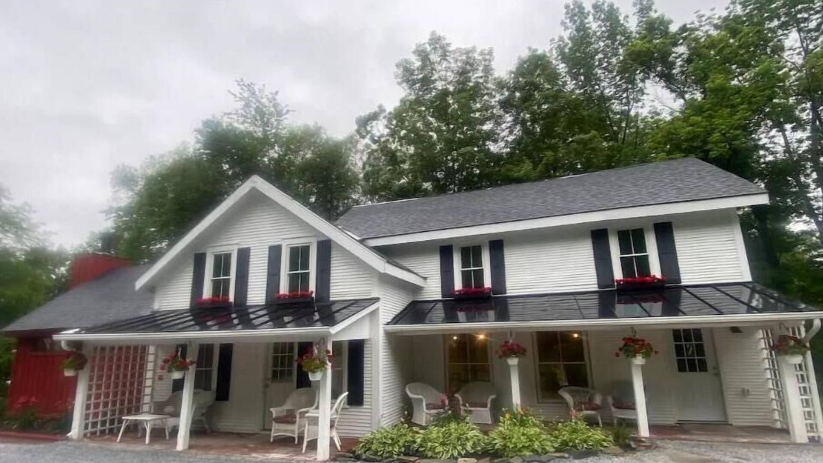 Chittenden House | Chittenden Vermont charm A&B