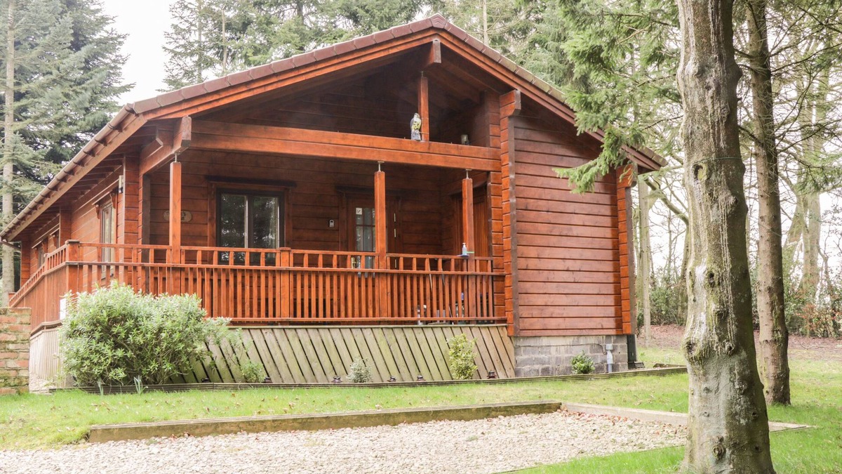Cropton Cottage | CHLOE'S LODGE, pet friendly, with a garden in Middleton, Ryedale