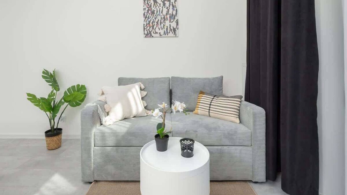 West Pomeranian Voivodeship Apartment | Chmielewskiego 24 | Contemporary Studio | WiFi