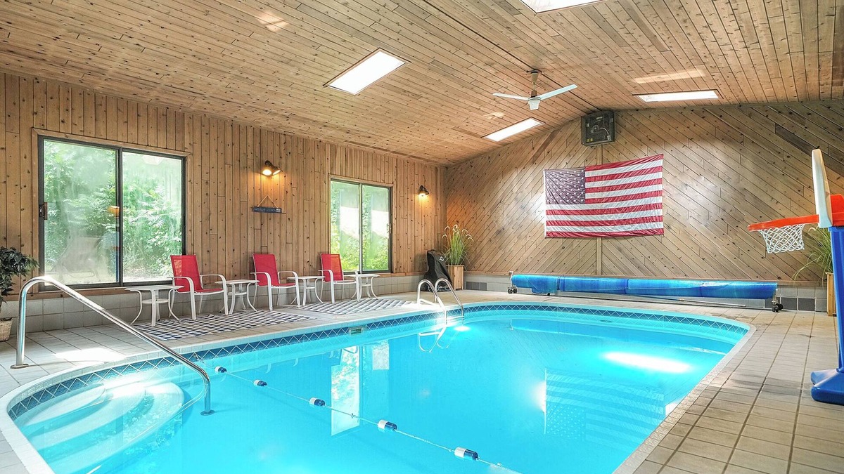 West Olive House | Choose either Christmas or New Year’s- Private Mini Resort w Indoor Pool & Sauna
