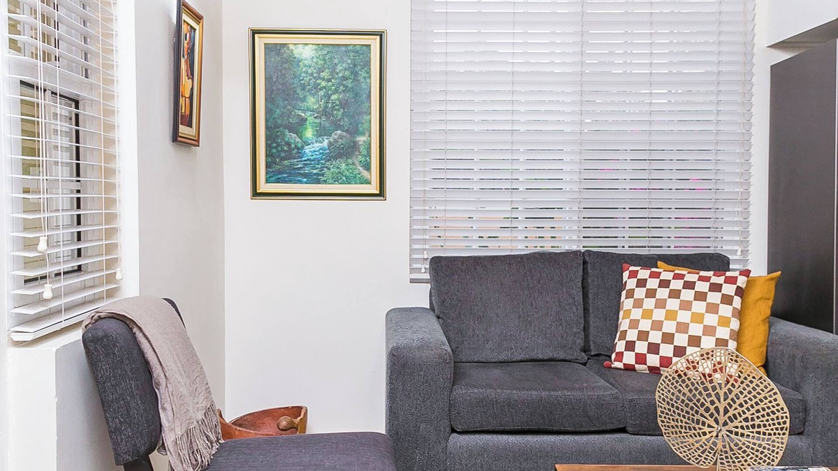 Molynes Gardens House | Choose the #1 Bliss 2-Bedroom, 1 Bath in Kingston - Tropical Bliss Experience