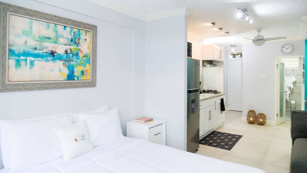 Beverly Hills Apartment | Choose To Be Happy @ Seymour # 9 [Studio]