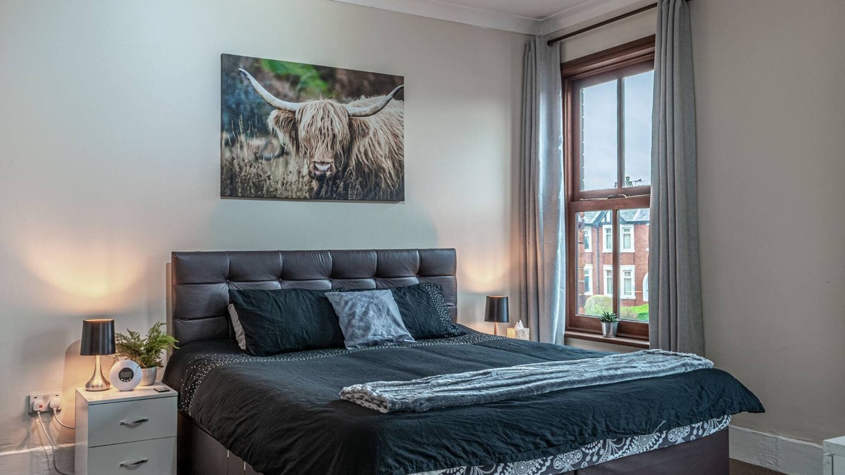 Chorley House | Chorley Contractor Accommodation by Lancashire Holiday Lets
