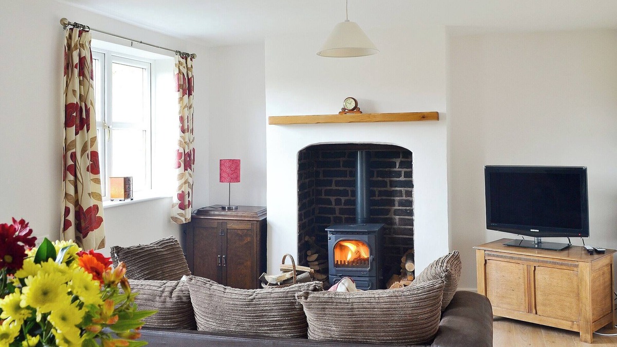 Newcastle-Under-Lyme Cottage | Chorlton Moss Cottage