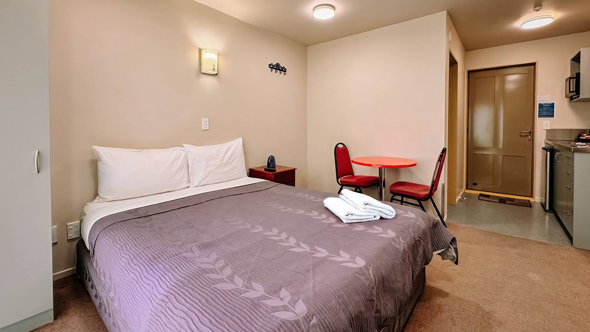 Christchurch City Centre Cabin | Christchurch City Central Queen Studio with Full Kitchen