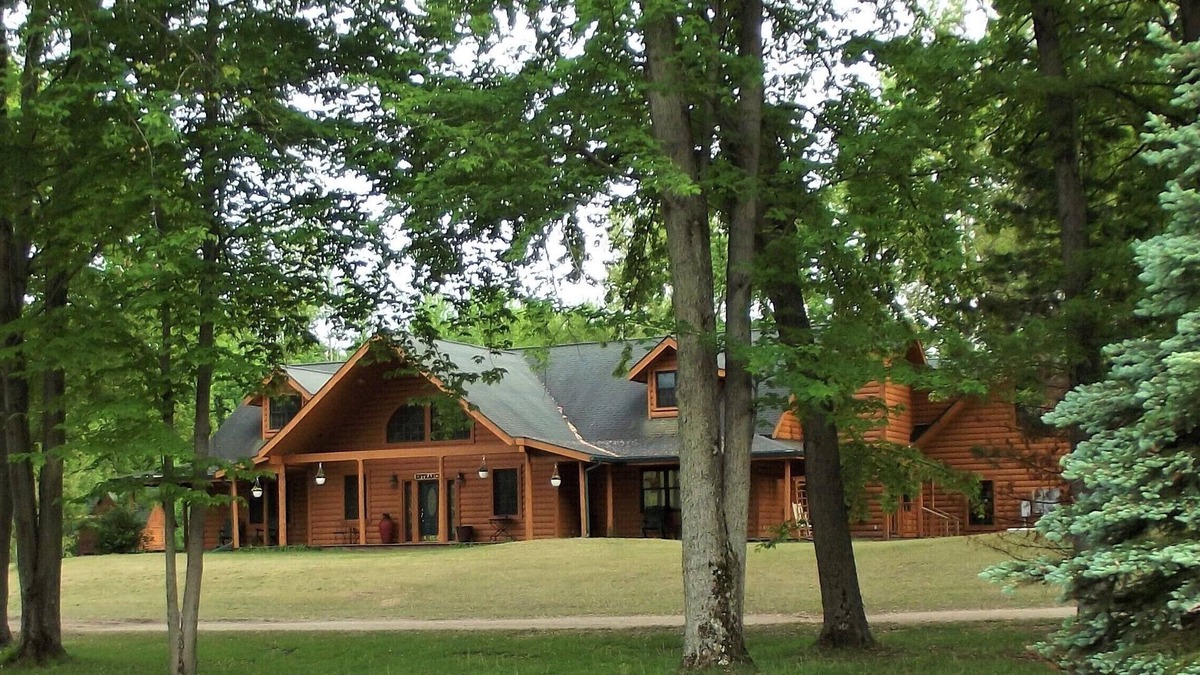 Bannister Cabin | Christian Retreat Center in Central Michigan