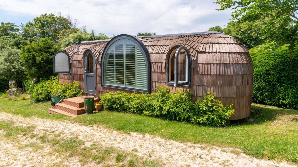 Biddestone Cabin | Christie's Cabin, Euridge - sleeps 2 guests in 1 bedroom