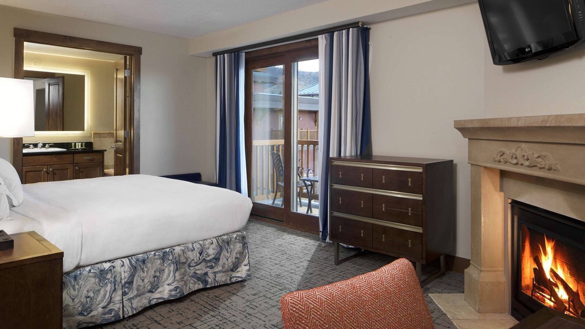 Park City Cabin | Christmas 2025 2-bedroom suite at HGVC Sunrise Lodge in the Canyons Park City