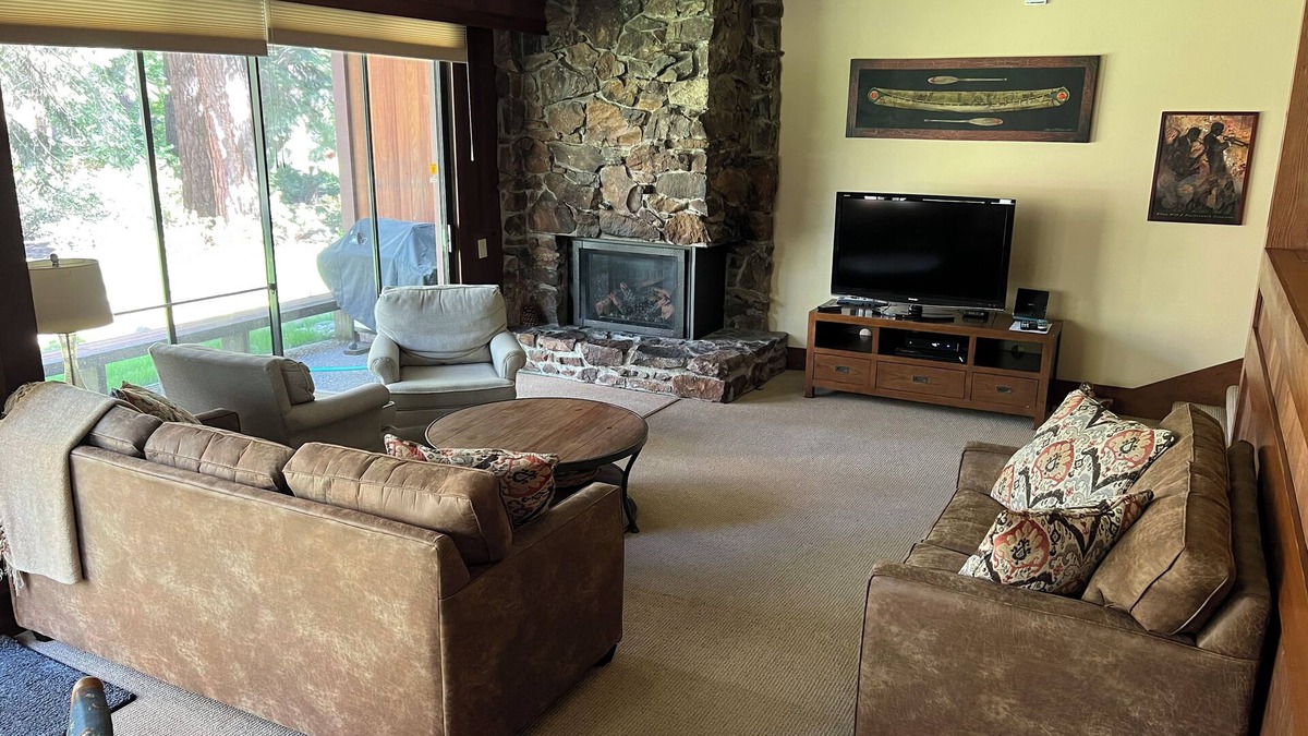 Dollar Point Condo | Christmas in Tahoe- 4 Bedroom in Chinquapin. Walking distance to Lake