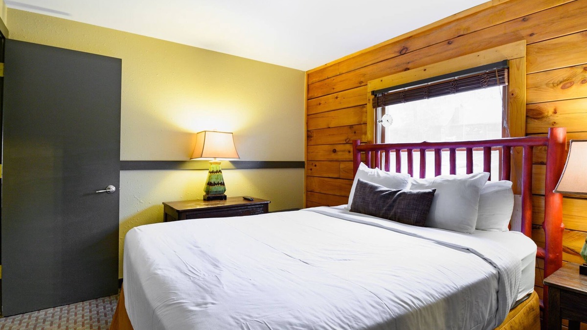 Wisconsin Dells Condo | Christmas Mountain Village, Wisconsin Dells, 2 Bedroom Timber