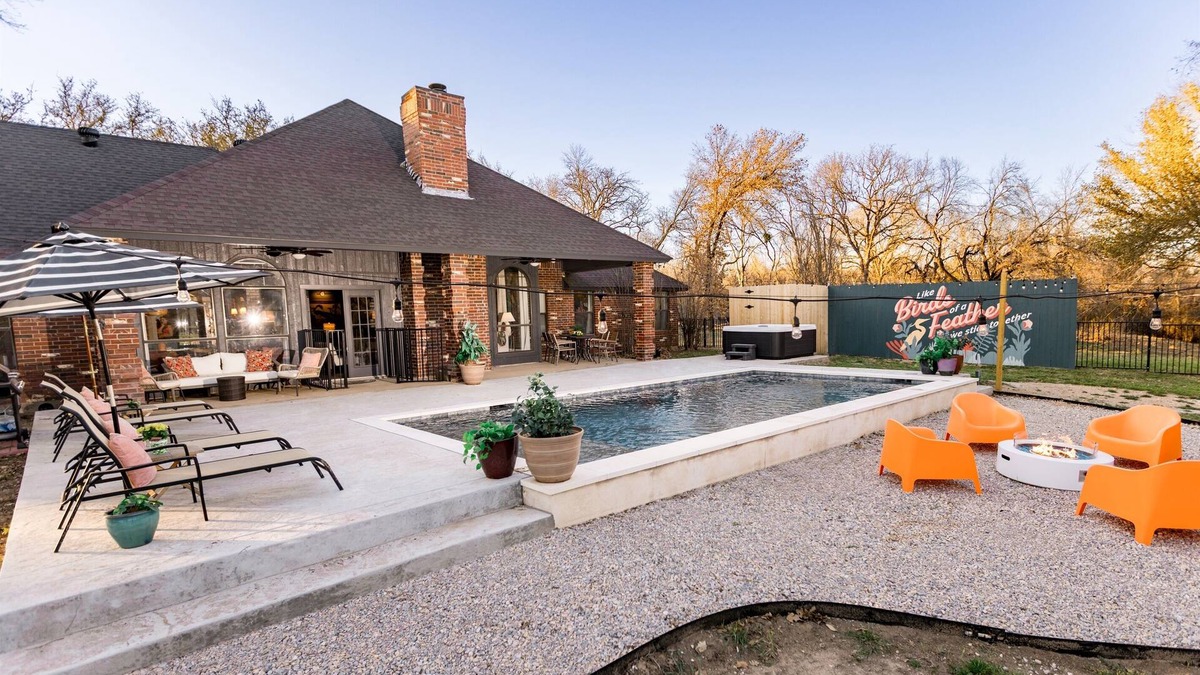 Fort Worth House | Christmas-Ready! Hot Tub, Firepit + Room for 19