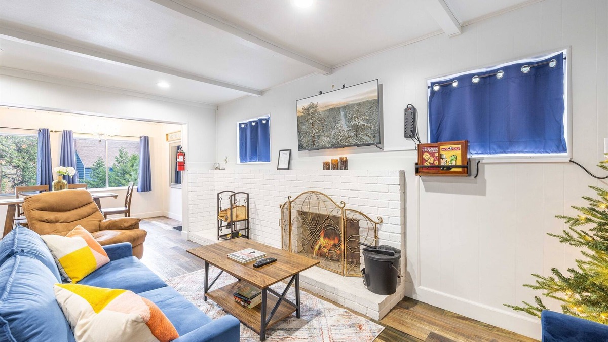 Running Springs Cabin | Christmas Tree Hideaway | Modern 2BR Pet-Friendly