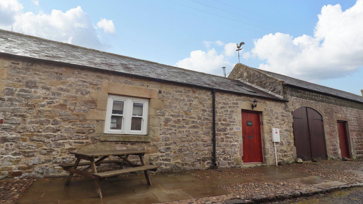 South Charlton Cottage | CHRISTON WELL COTTAGE, pet friendly, with a garden in Embleton