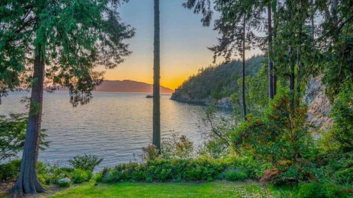 Bellingham House | Chuckanut Beachfront Sanctuary