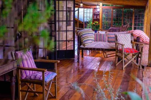 Ethi House | Chui Cottage with tennis facing Mt Kenya & near Ngare Ndare