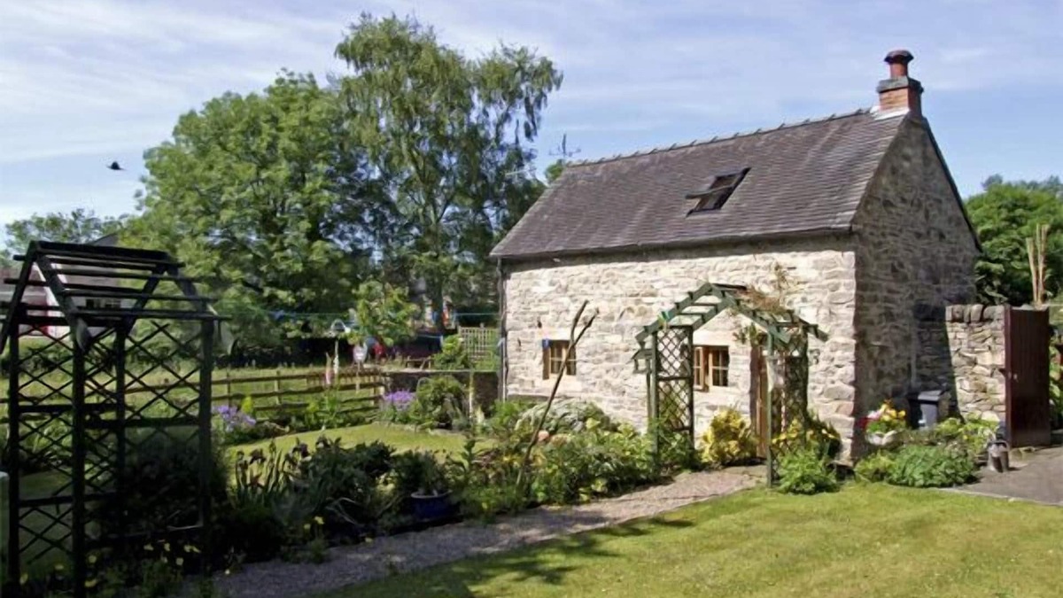 Fenny Bentley Cottage | CHURCH BARN, character holiday cottage in Fenny Bentley