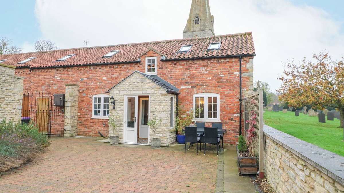 Old Somerby Cottage | CHURCH BARN, pet friendly, with open fire in Grantham
