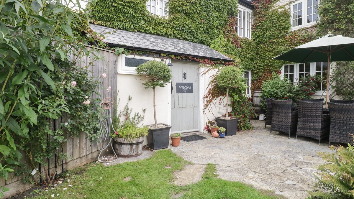 Winsham Cottage | CHURCH FARMHOUSE, pet friendly, character holiday cottage in Winsham