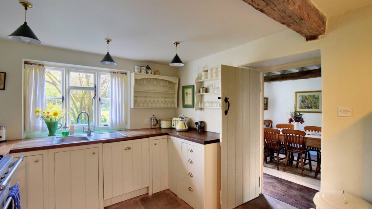 Whitchurch Canonicorum Cottage | CHURCH COTTAGE, pet friendly in Whitchurch Canonicorum